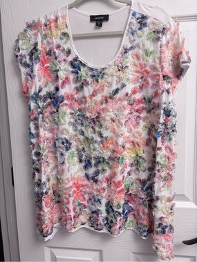 Karen Kane White Floral Appliqué Short Sleeve Top